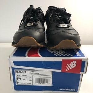 New Balance Mens size 9.5